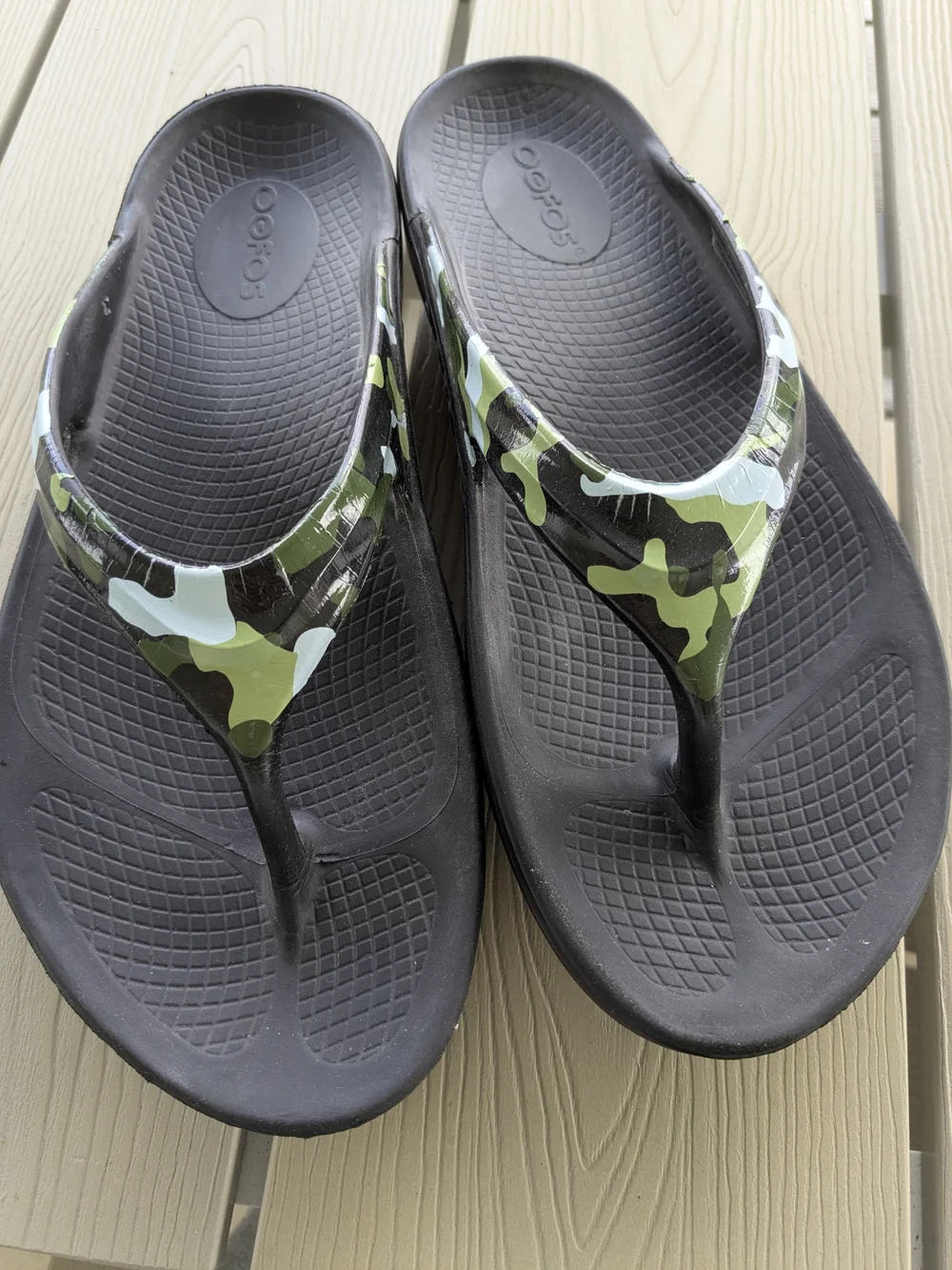 OOFOS Women's Recovery Sandals Green Camouflage Trim